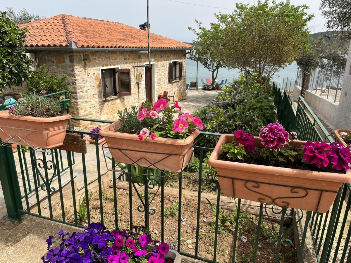 Villa Little Bit Of Heaven Sourpi Esterno foto
