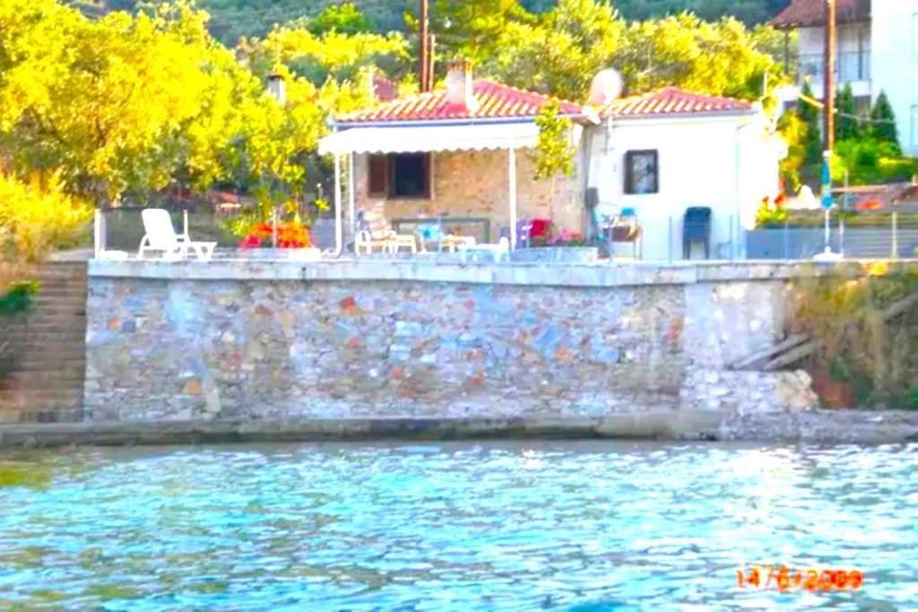 Villa Little Bit Of Heaven Sourpi Esterno foto